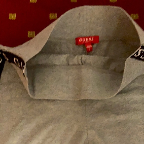 Guess stretchy shorts - Picture 4 of 4